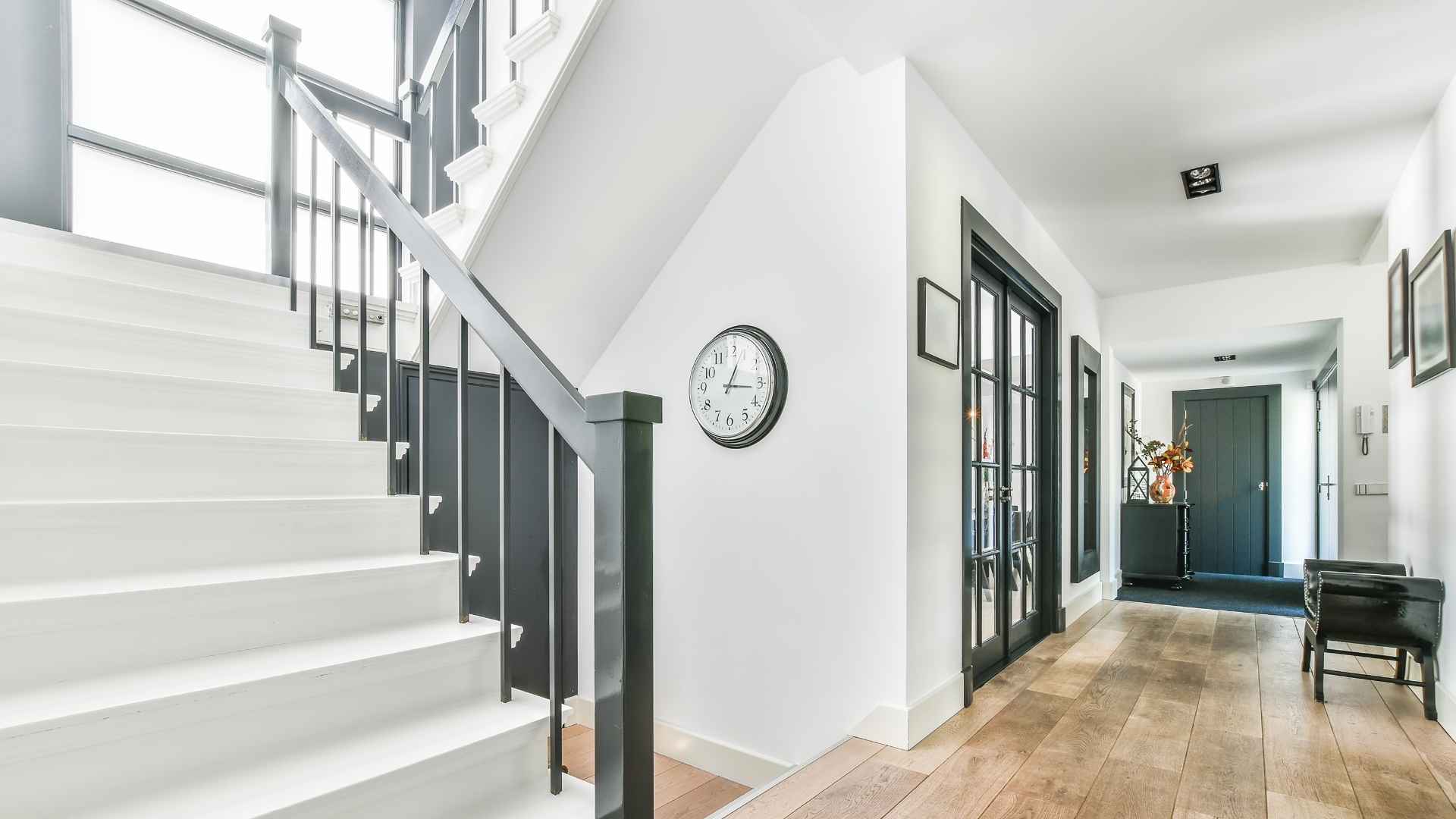 Staircase with Carpeted Risers Ideas and Designs - houzz.ie